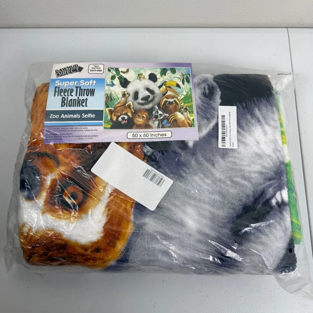 Dawhud Direct‎ Fleece Throw 50x60 Blanket Multicolor Zoo Animals Selfie NEW